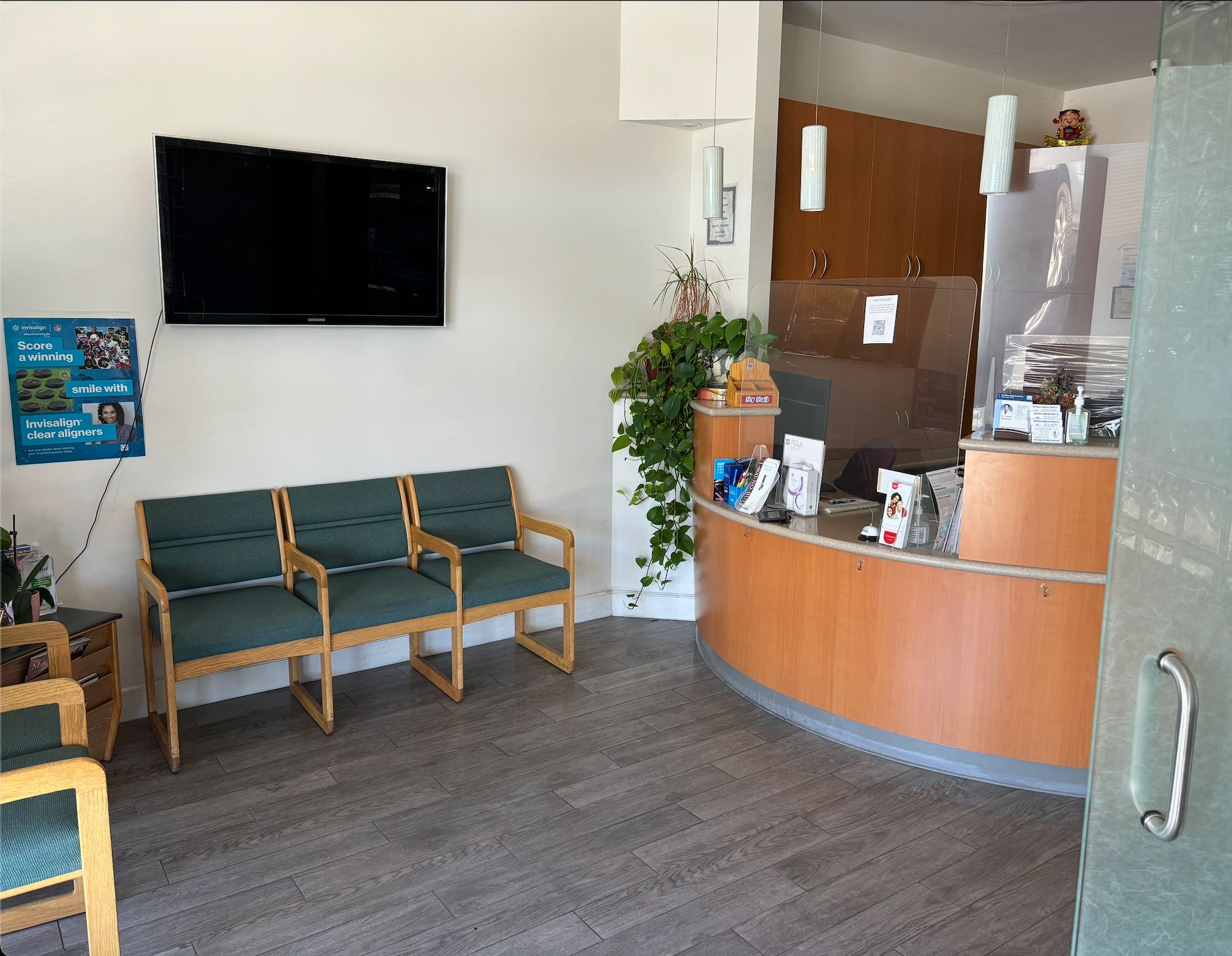 Artisan Smiles modern waiting area with comfortable seating